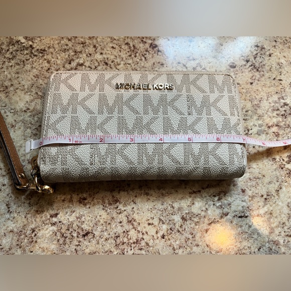 Michael Kors Clutch Wristlet Zip Wallet - Picture 11 of 13